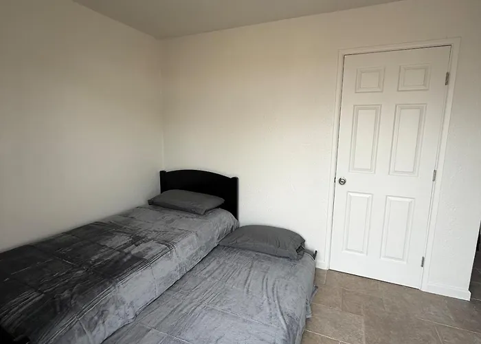 Spring Training Special Comfy 3 Bedroom *