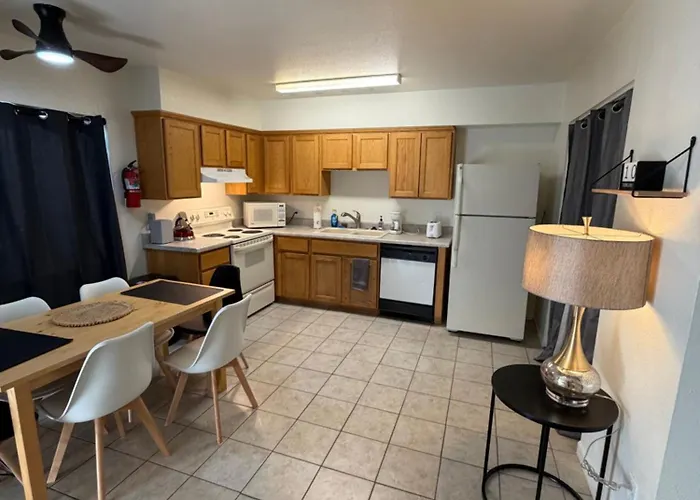 Spring Training Special Comfy 3 Bedroom *
